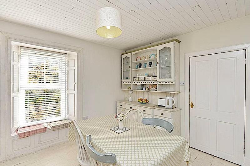 3 Bed Charming For Share ,, Private , Fibre Optik Broadband , Free Parking Bed & Breakfast Edinburgh